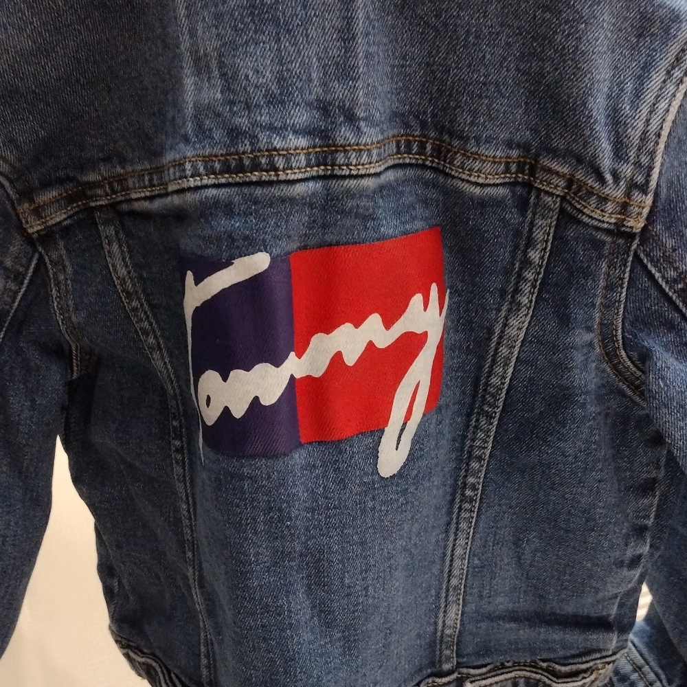 Tommy Hilfiger blu jeans baby girl jacket for 6 or 7 years, Color blue.